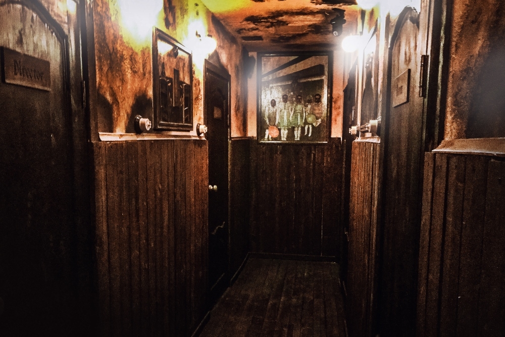 DAS VERLASSENE WAISENHAUS